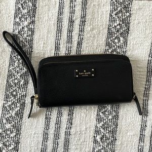 Beautiful Kate spade ♠️ black handheld wallet/card holder.